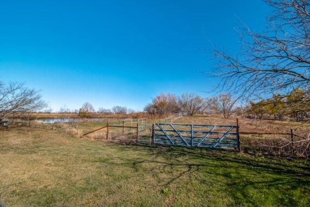 394 Emerald Glenn Lane, Pilot Point, TX 76258