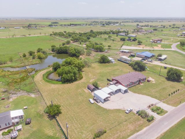 394 Emerald Glenn Lane, Pilot Point, TX 76258
