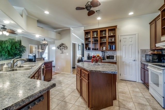 394 Emerald Glenn Lane, Pilot Point, TX 76258