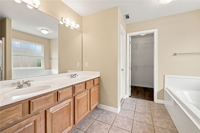 702 Maidstone Avenue, Bentonville, AR 72712