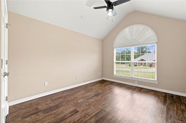 702 Maidstone Avenue, Bentonville, AR 72712