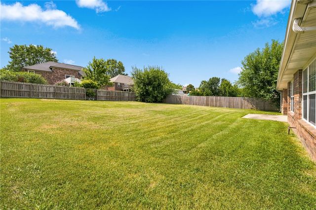 702 Maidstone Avenue, Bentonville, AR 72712