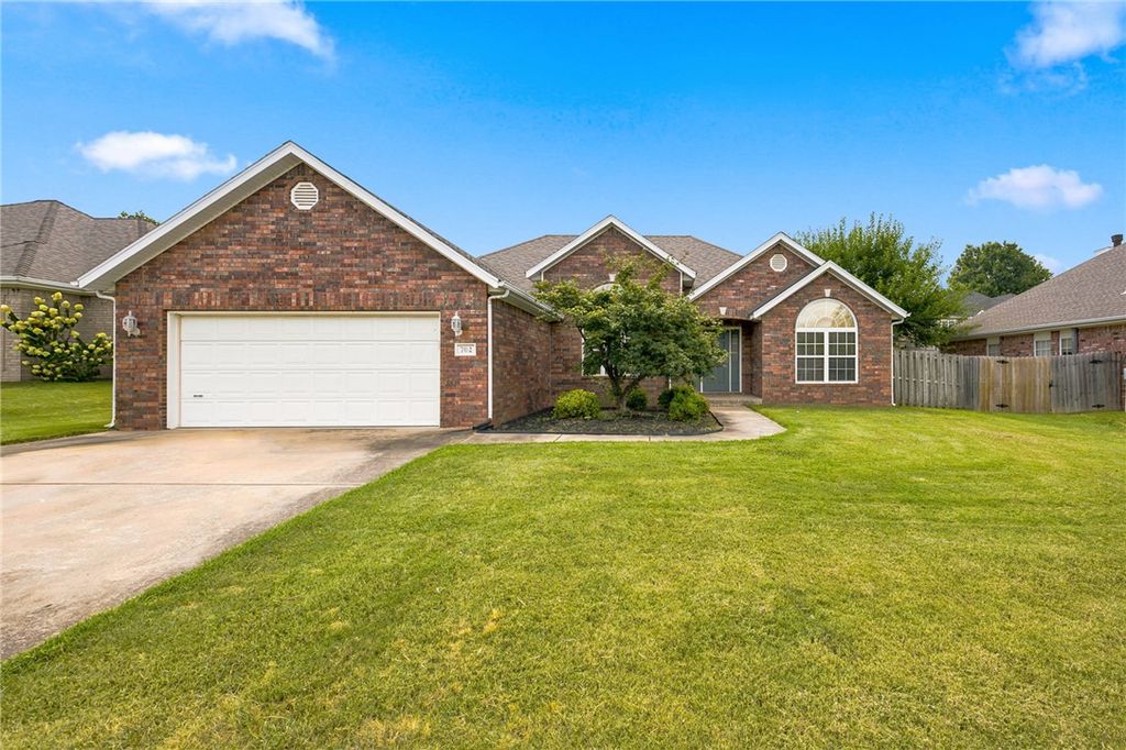 702 Maidstone Avenue, Bentonville, AR 72712