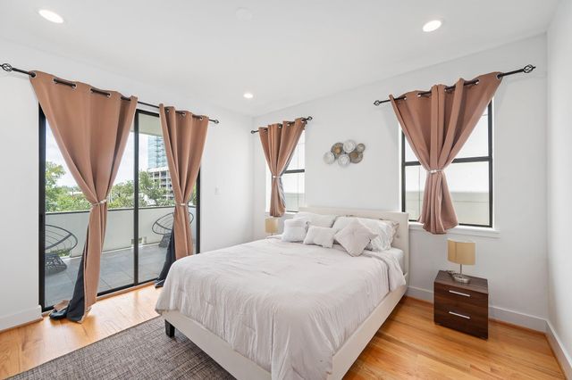 2239 N Macgregor Way, Houston, TX 77004