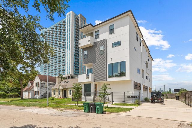 2239 N Macgregor Way, Houston, TX 77004