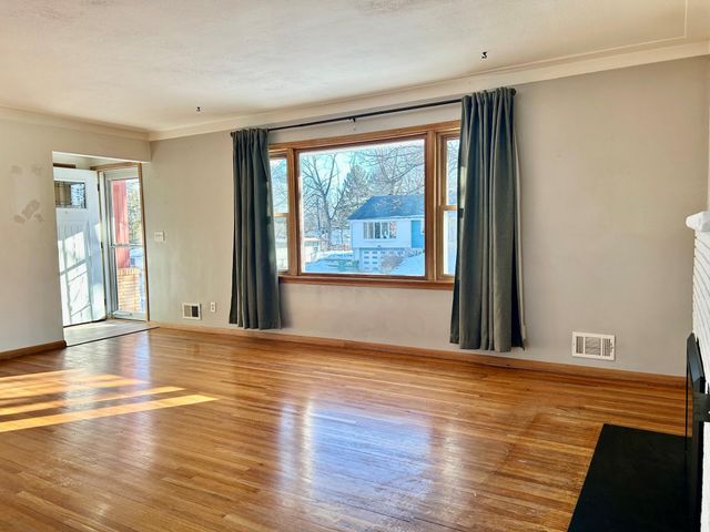 7008 Hill Place N, Crystal, MN 55427