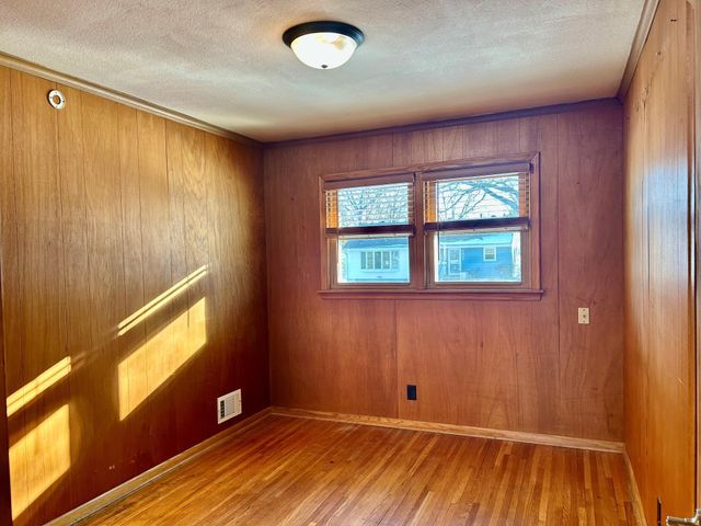 7008 Hill Place N, Crystal, MN 55427