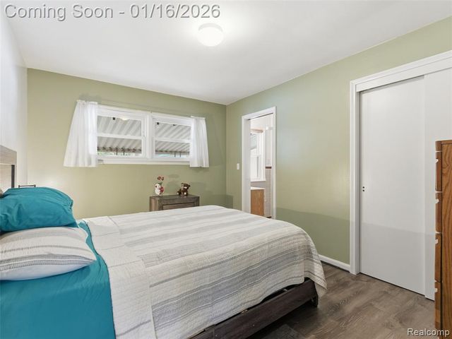 9687 Seavitt Drive, Allen Park, MI 48101