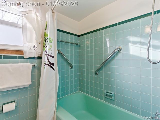 9687 Seavitt Drive, Allen Park, MI 48101