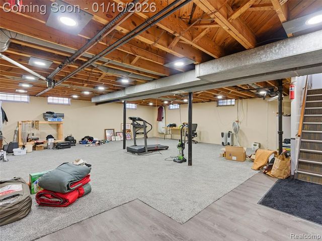 9687 Seavitt Drive, Allen Park, MI 48101