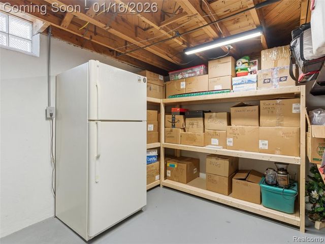 9687 Seavitt Drive, Allen Park, MI 48101