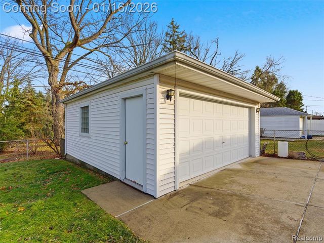 9687 Seavitt Drive, Allen Park, MI 48101