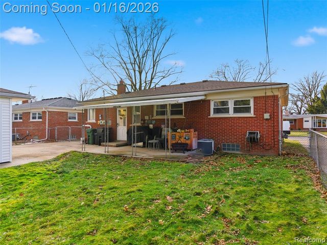 9687 Seavitt Drive, Allen Park, MI 48101