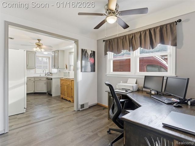 9687 Seavitt Drive, Allen Park, MI 48101