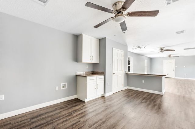 520 E Defee Avenue, Baytown, TX 77520