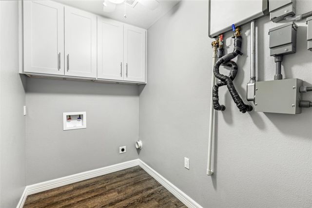 520 E Defee Avenue, Baytown, TX 77520