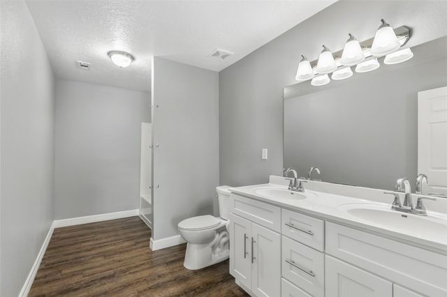 520 E Defee Avenue, Baytown, TX 77520