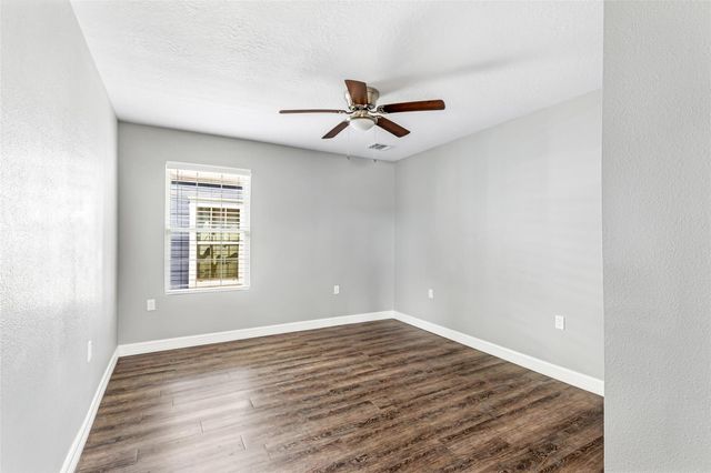 520 E Defee Avenue, Baytown, TX 77520