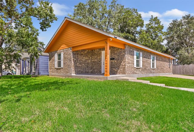 520 E Defee Avenue, Baytown, TX 77520