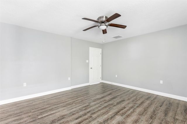 520 E Defee Avenue, Baytown, TX 77520