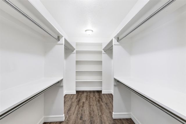 520 E Defee Avenue, Baytown, TX 77520