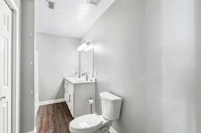 520 E Defee Avenue, Baytown, TX 77520