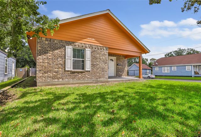 520 E Defee Avenue, Baytown, TX 77520