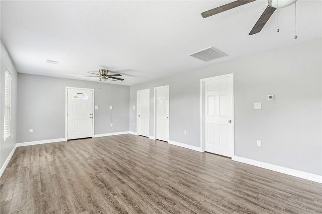 520 E Defee Avenue, Baytown, TX 77520