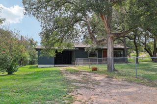 201 Bronco DR, Burnet, TX 78611