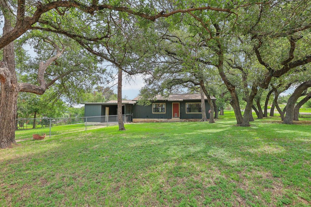 201 Bronco DR, Burnet, TX 78611