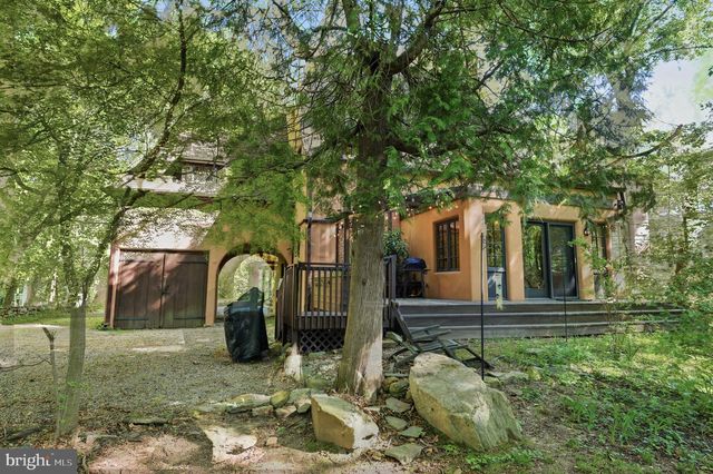 104 W FERRY RD, Yardley, PA 19067