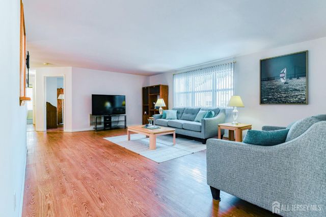 226 Bexley Lane, Piscataway, NJ 08854