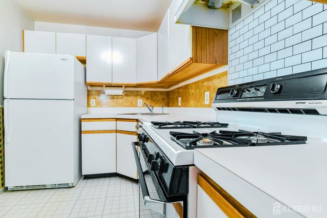 226 Bexley Lane, Piscataway, NJ 08854