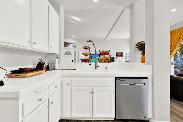 11196 Portobelo Dr, San Diego, CA 92124