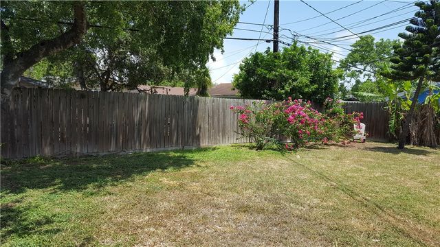 5832 Alameda St D, Corpus Christi, TX 78412