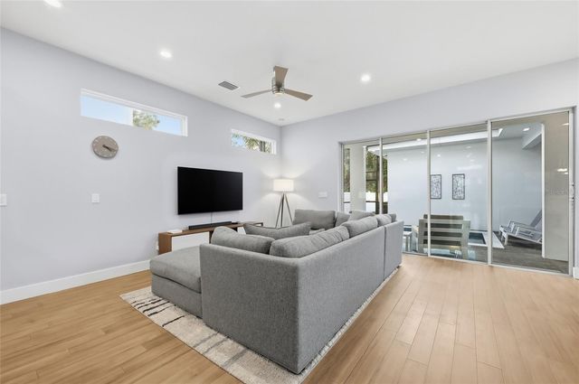 952 LA SALLE AVENUE, Orlando, FL 32803