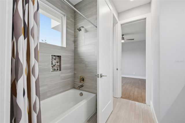 952 LA SALLE AVENUE, Orlando, FL 32803