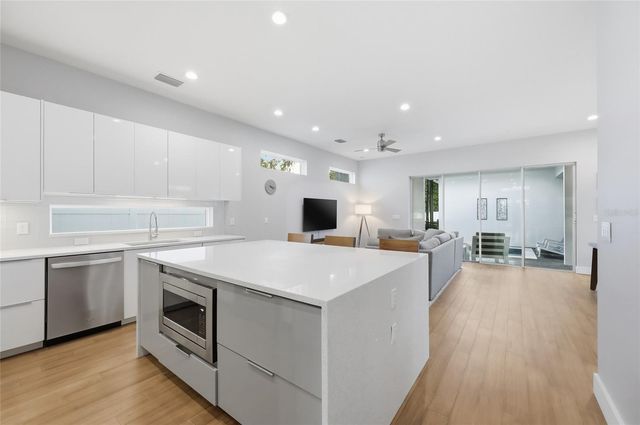 952 LA SALLE AVENUE, Orlando, FL 32803