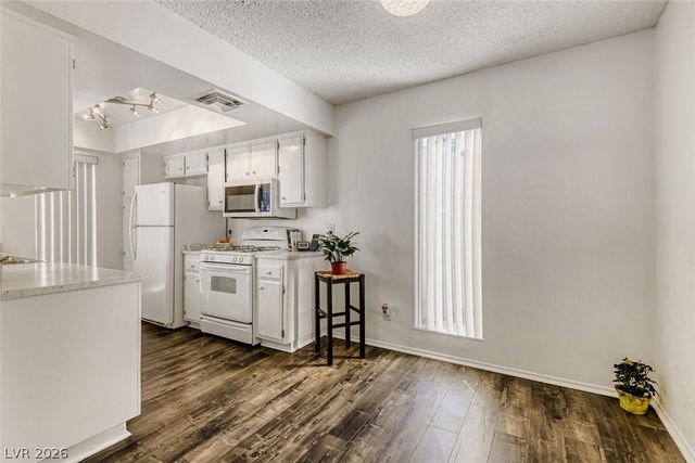 1405 Vegas Valley Drive 242, Las Vegas, NV 89169