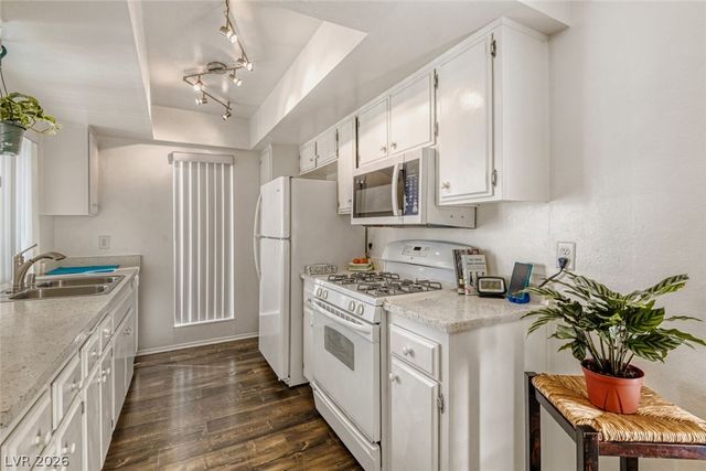 1405 Vegas Valley Drive 242, Las Vegas, NV 89169