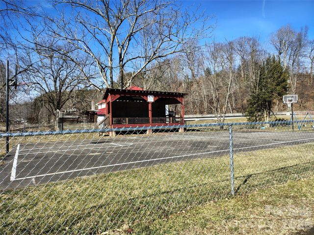 166 Old Helton School Road, Lansing, NC 28643