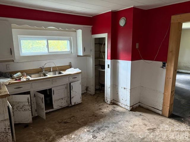 166 Old Helton School Road, Lansing, NC 28643