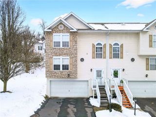 202 Mountain Dr, Carnegie, PA 15106