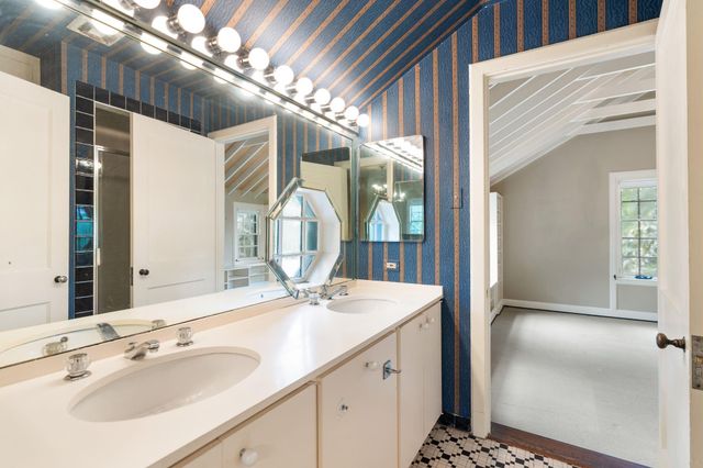 1604 Kirby Drive, Houston, TX 77019