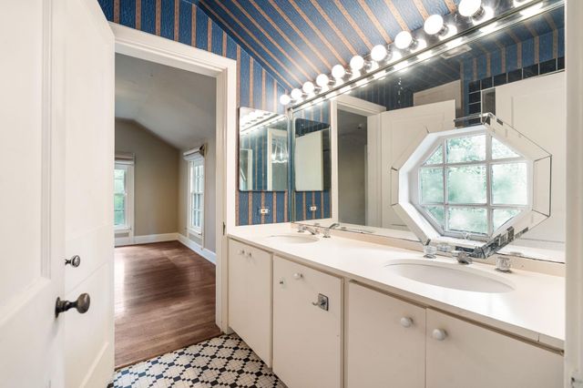 1604 Kirby Drive, Houston, TX 77019