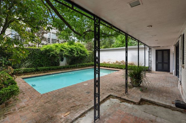1604 Kirby Drive, Houston, TX 77019