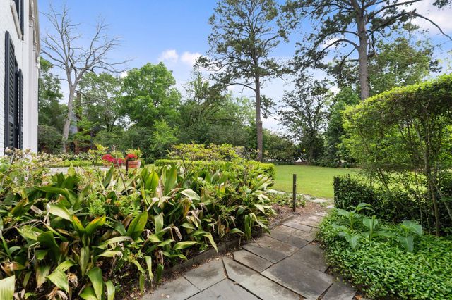 1604 Kirby Drive, Houston, TX 77019