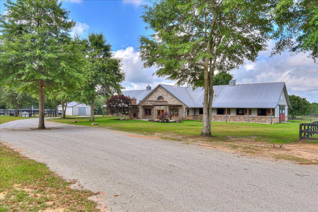 325 FLOWING WELL Road