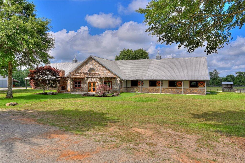 325 FLOWING WELL Road