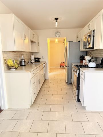 29757 Farmbrook Villa Lane, Southfield, MI 48034